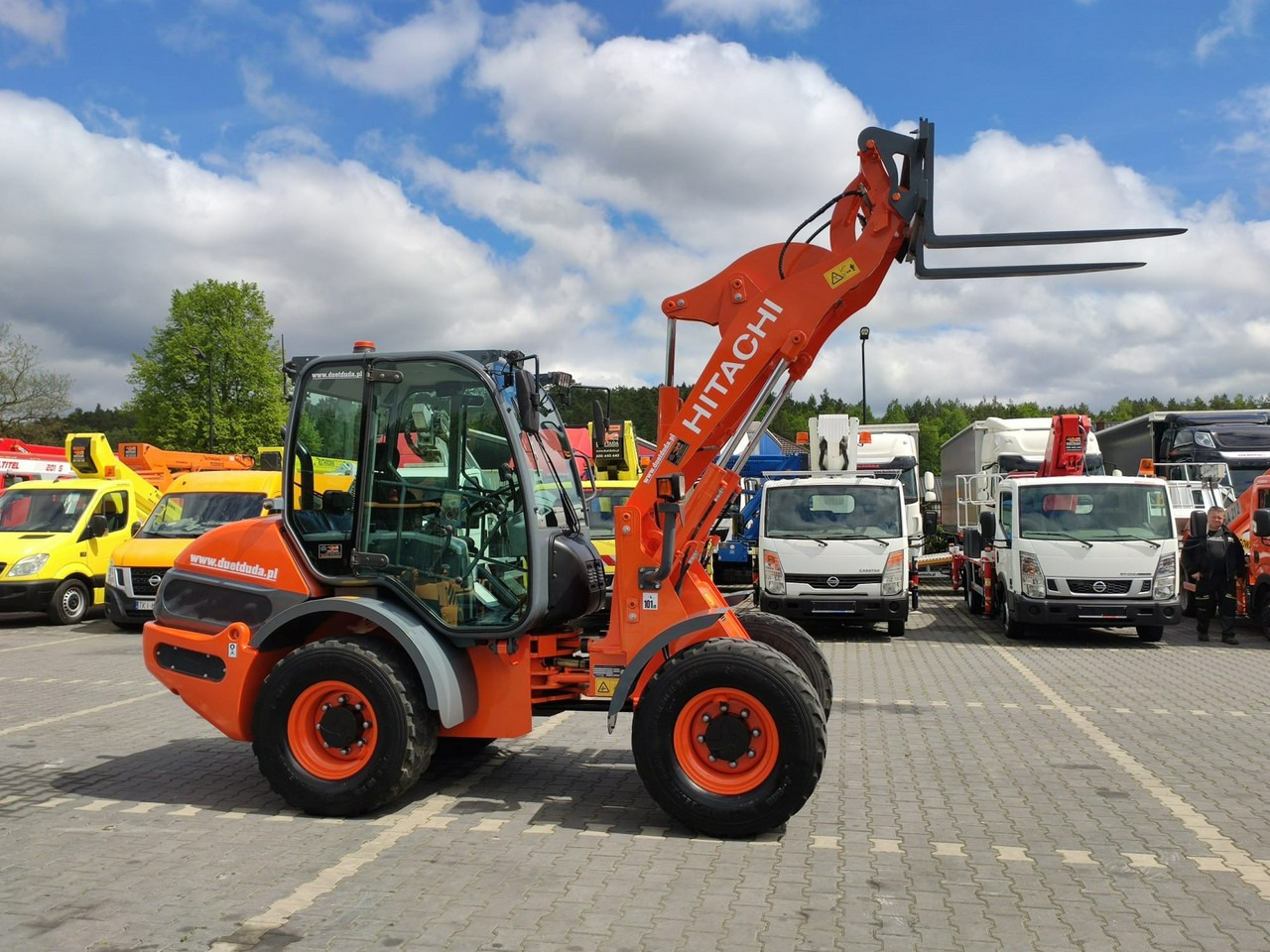 Hitachi ZW75 Wheel Loader Szybko-Złącze Widły Stan Bardzo Dobry - Chargeuse sur pneus: photos 3 Hitachi ZW75 Wheel Loader Szybko-Złącze Widły Stan Bardzo Dobry - Chargeuse sur pneus: photos 3
