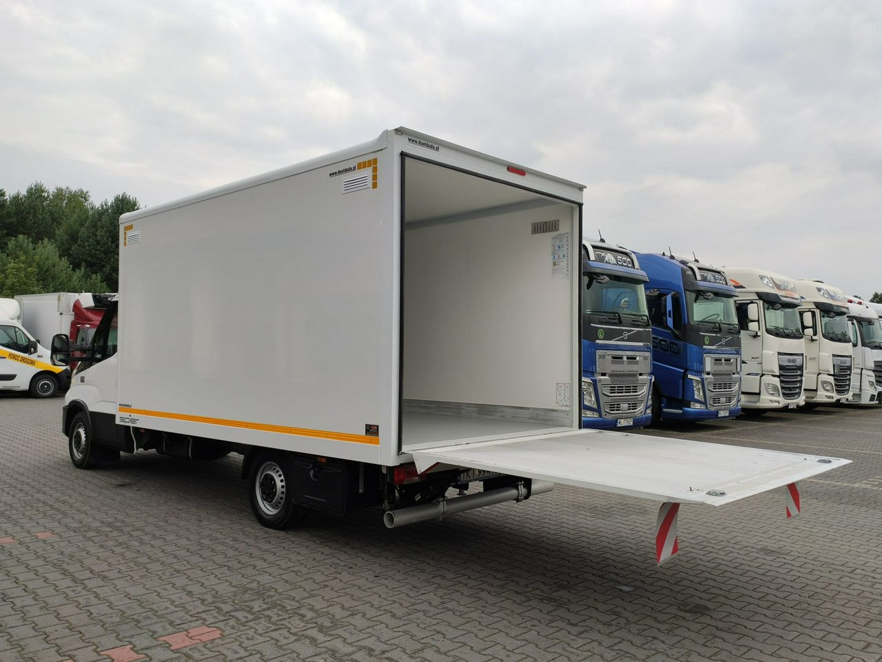 Iveco Daily 35S16S V - Fourgon grand volume: photos 4 Iveco Daily 35S16S V - Fourgon grand volume: photos 4