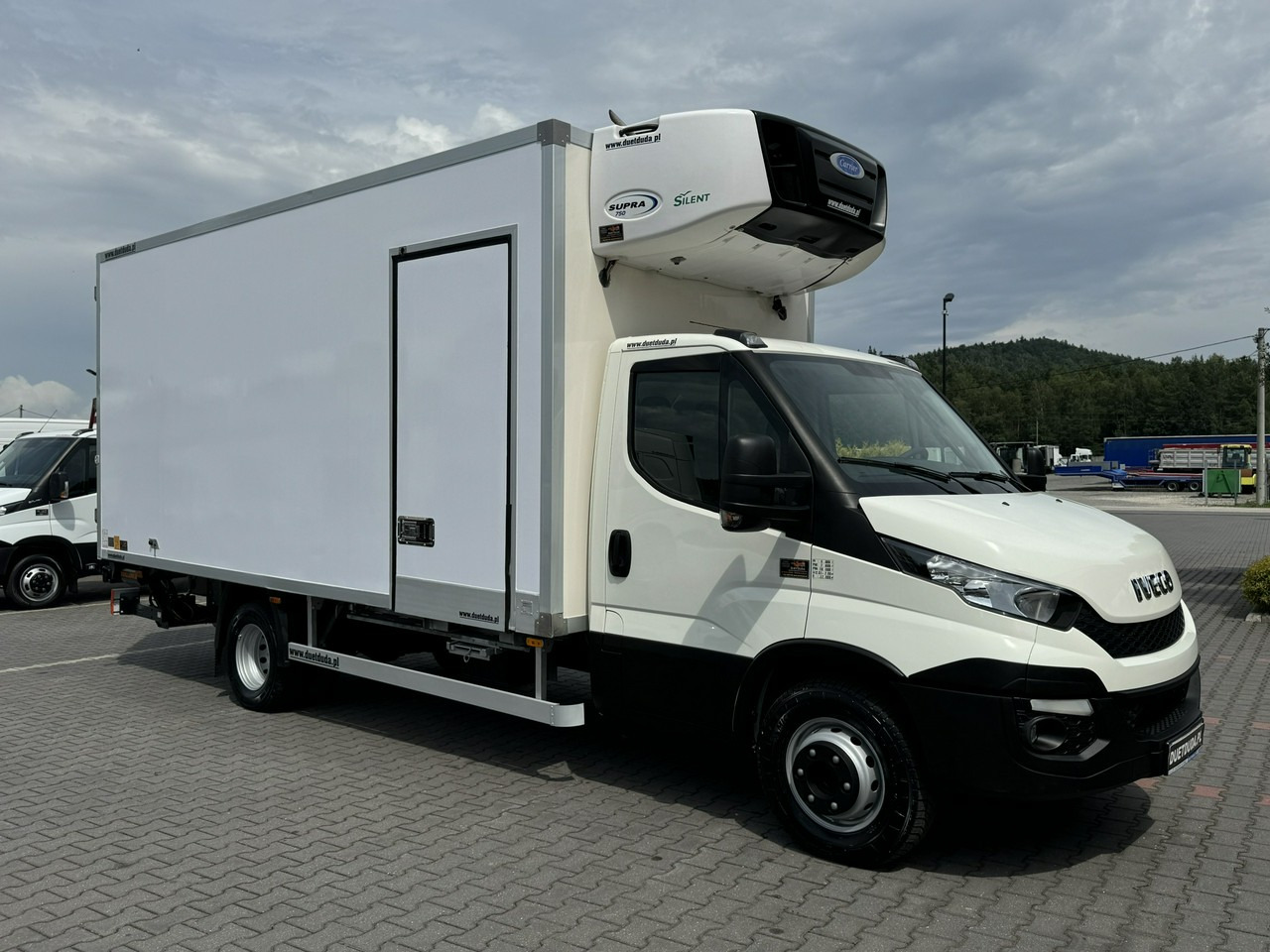 Iveco Daily 70C17 Mroźnia Agregat Carrier Supra 750 10-Palet + Winda - Utilitaire frigorifique: photos 2 Iveco Daily 70C17 Mroźnia Agregat Carrier Supra 750 10-Palet + Winda - Utilitaire frigorifique: photos 2