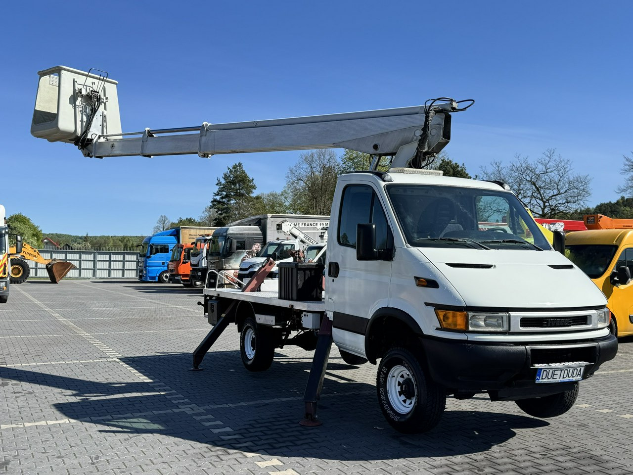 Iveco Daily - Camion avec nacelle: photos 2 Iveco Daily - Camion avec nacelle: photos 2