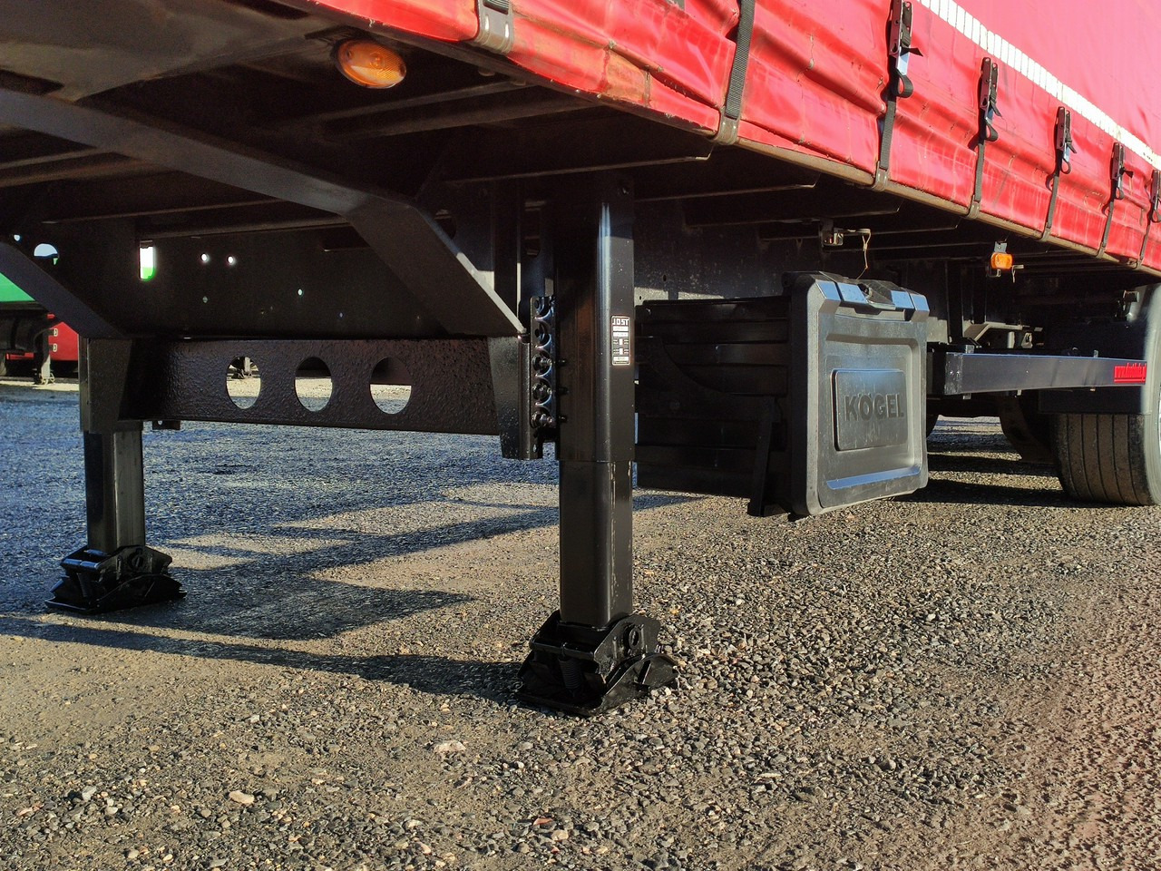 Kogel SN24 Firana Mega Oś Podnoszona - Semi-remorque rideaux coulissants: photos 4 Kogel SN24 Firana Mega Oś Podnoszona - Semi-remorque rideaux coulissants: photos 4