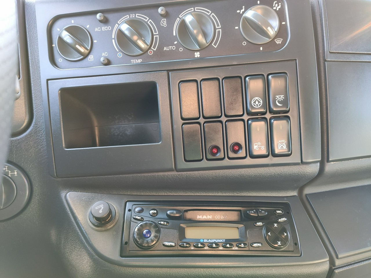 MAN Man 26.440 6x4 HDS HIAB 166 B-3 DUO Wywrotka Meiller 2-stronna en crédit-bail MAN Man 26.440 6x4 HDS HIAB 166 B-3 DUO Wywrotka Meiller 2-stronna: photos 34