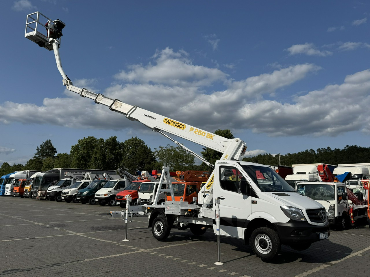 Mercedes Sprinter - Camion avec nacelle: photos 1 Mercedes Sprinter - Camion avec nacelle: photos 1