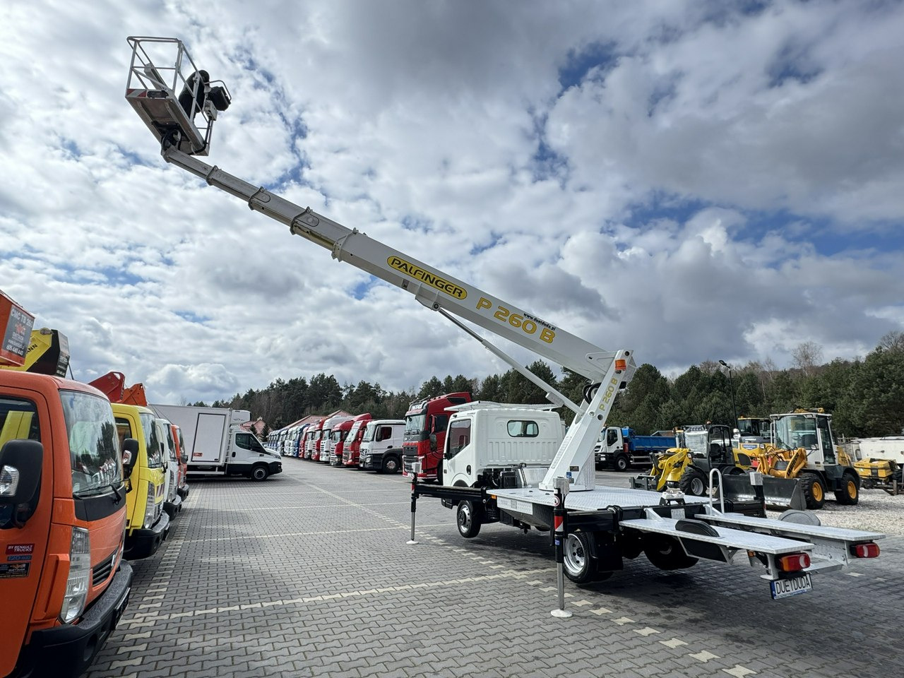 Camion avec nacelle Nissan Cabstar: photos 15