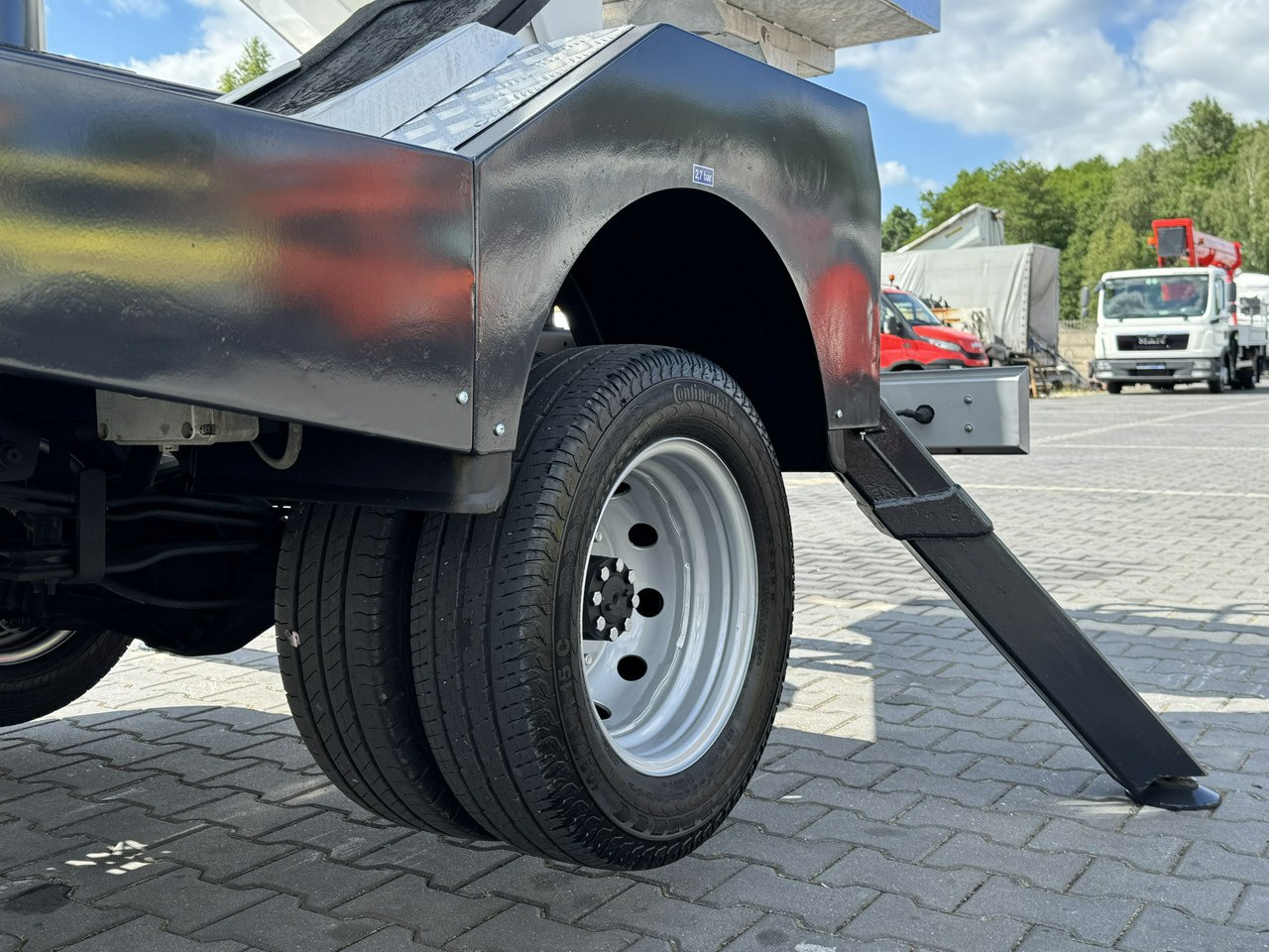 Nissan Cabstar - Camion avec nacelle: photos 5 Nissan Cabstar - Camion avec nacelle: photos 5