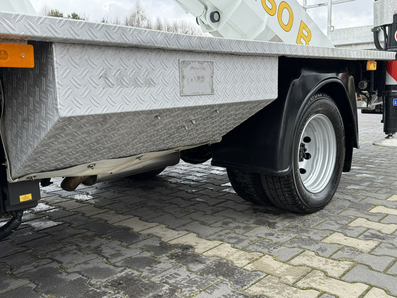 Camion avec nacelle Nissan Cabstar: photos 11