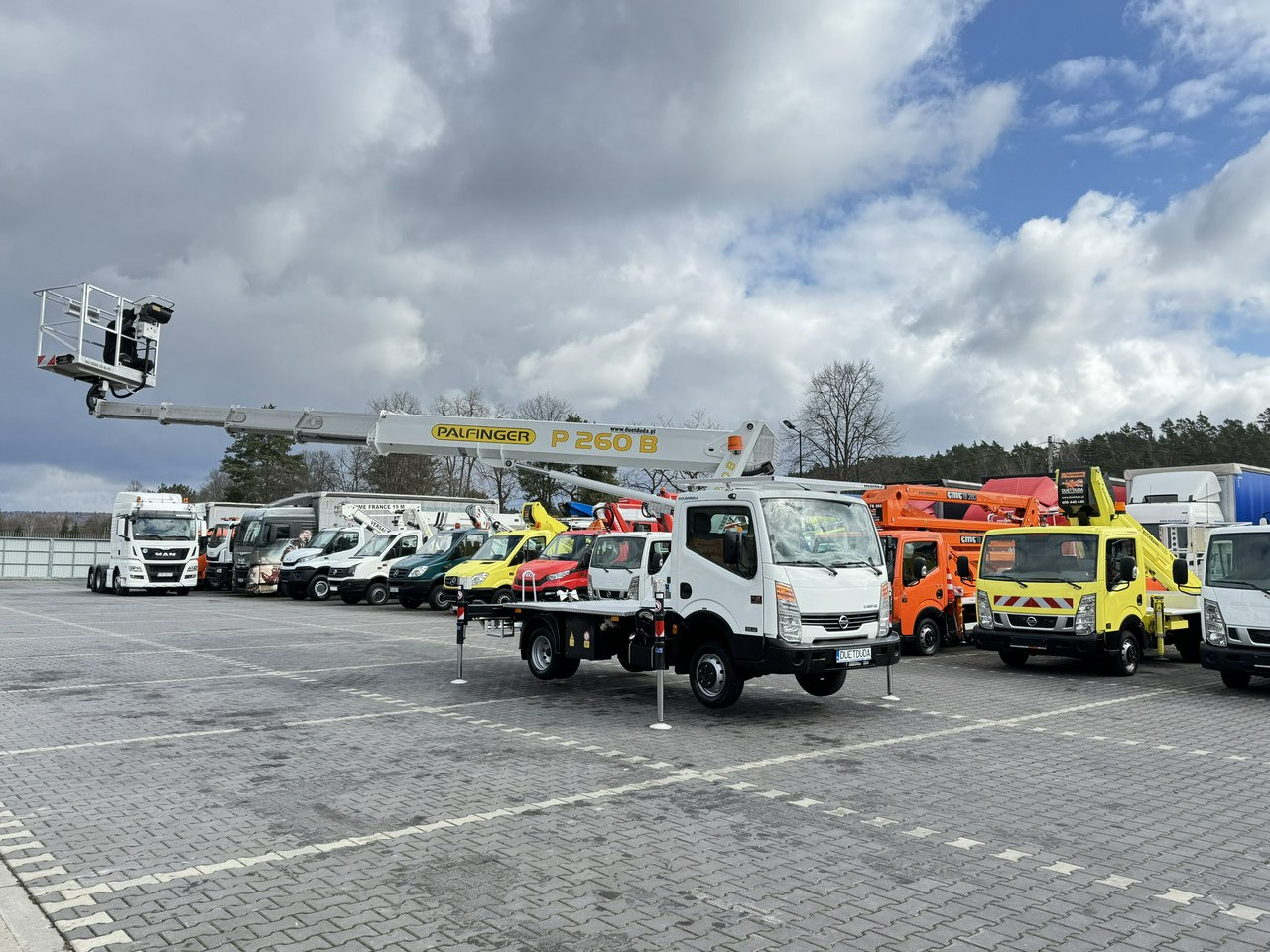 Nissan Cabstar - Camion avec nacelle: photos 5 Nissan Cabstar - Camion avec nacelle: photos 5