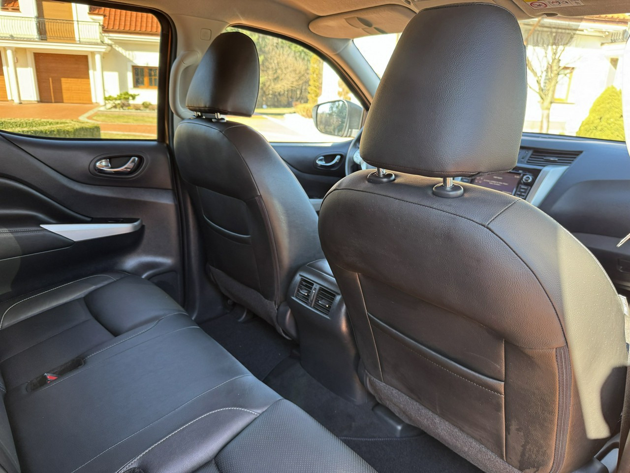 Pick-up Nissan Navara: photos 37