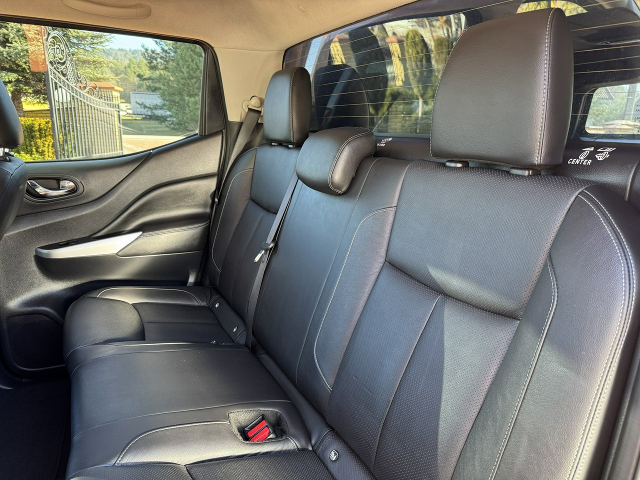 Pick-up Nissan Navara: photos 35