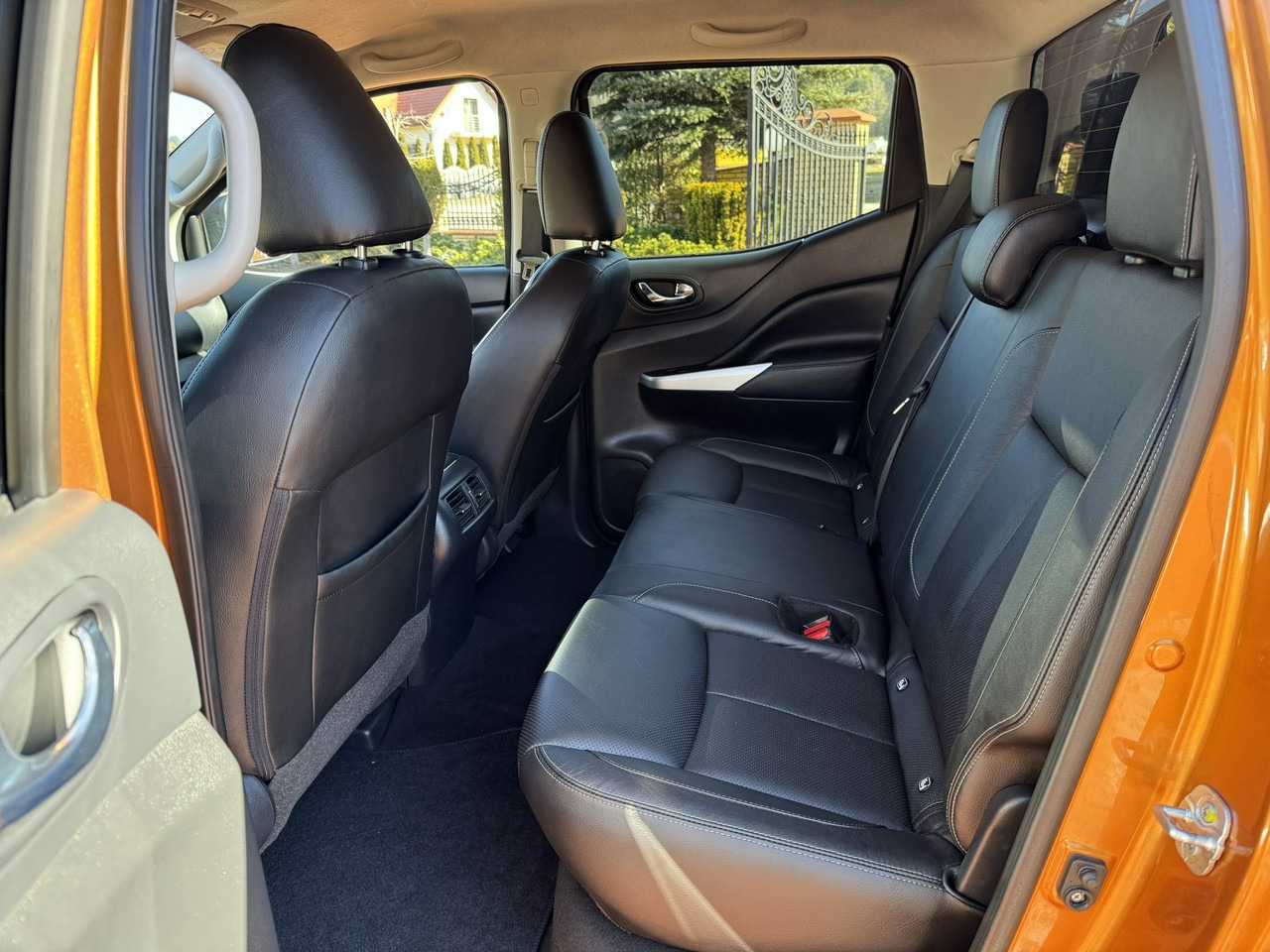 Pick-up Nissan Navara: photos 33