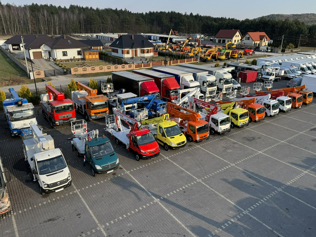 Nissan Zwyżka / Podnośnik Koszowy / 4X4 / CABSTAR / MAXITY / SPRINTER - Camion avec nacelle: photos 5 Nissan Zwyżka / Podnośnik Koszowy / 4X4 / CABSTAR / MAXITY / SPRINTER - Camion avec nacelle: photos 5