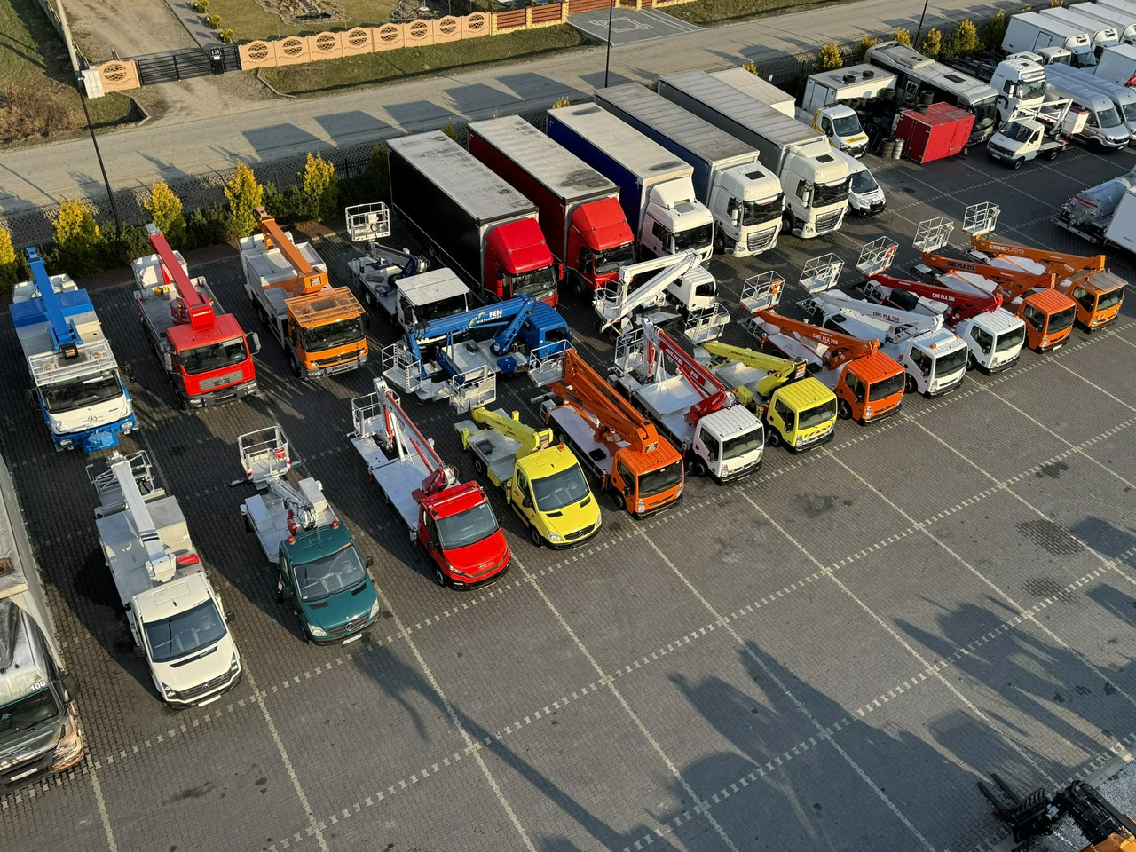 Nissan Zwyżka / Podnośnik Koszowy / 4X4 / CABSTAR / MAXITY / SPRINTER - Camion avec nacelle: photos 4 Nissan Zwyżka / Podnośnik Koszowy / 4X4 / CABSTAR / MAXITY / SPRINTER - Camion avec nacelle: photos 4