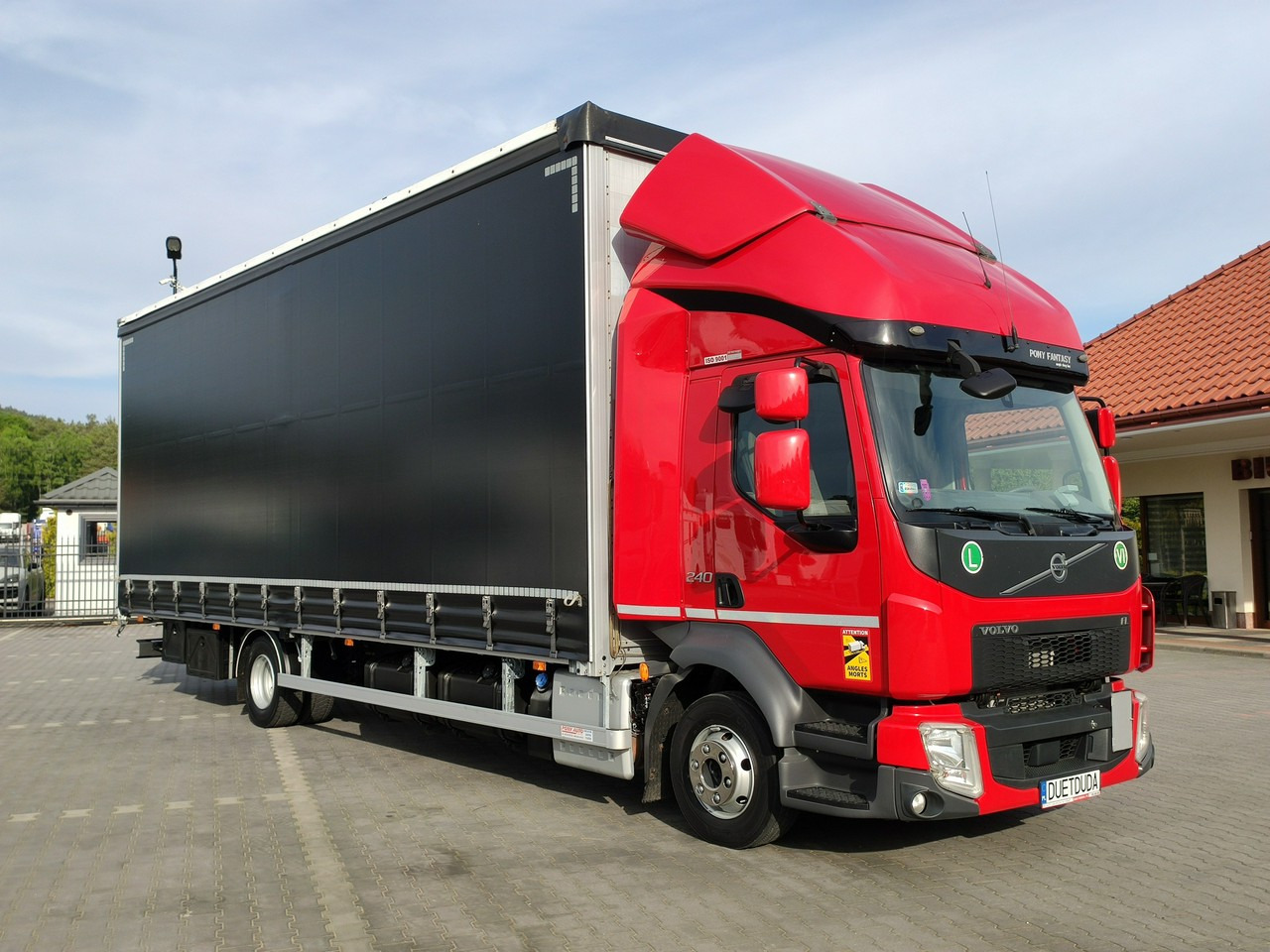 Volvo FL12.240 E6 Firana Tył Drzwi Dach Zsuwany Bogato Wyposażony !!! - Camion à rideaux coulissants: photos 1 Volvo FL12.240 E6 Firana Tył Drzwi Dach Zsuwany Bogato Wyposażony !!! - Camion à rideaux coulissants: photos 1