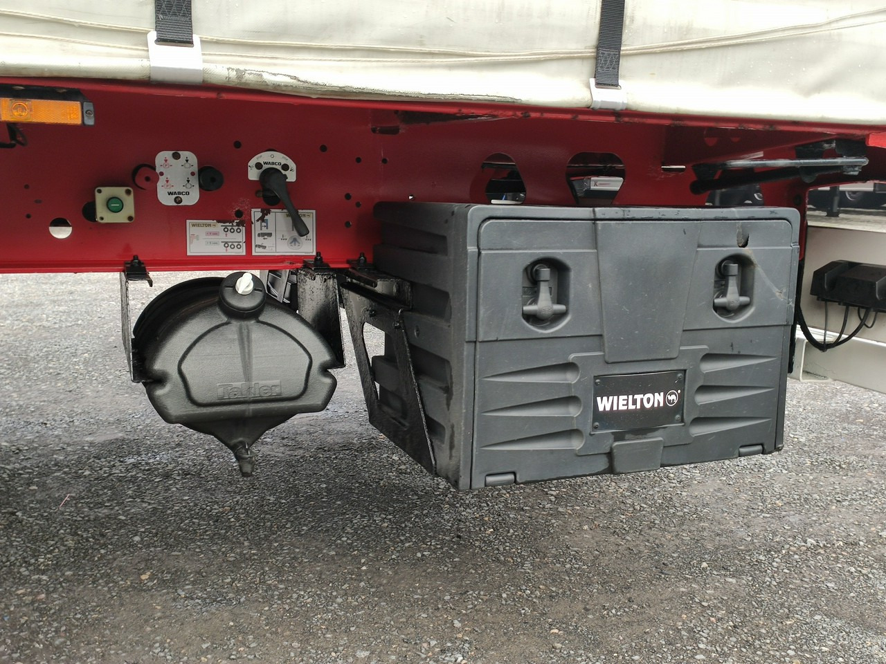 Semi-remorque rideaux coulissants Wielton Standard Osie SAF: photos 15 Semi-remorque rideaux coulissants Wielton Standard Osie SAF: photos 15