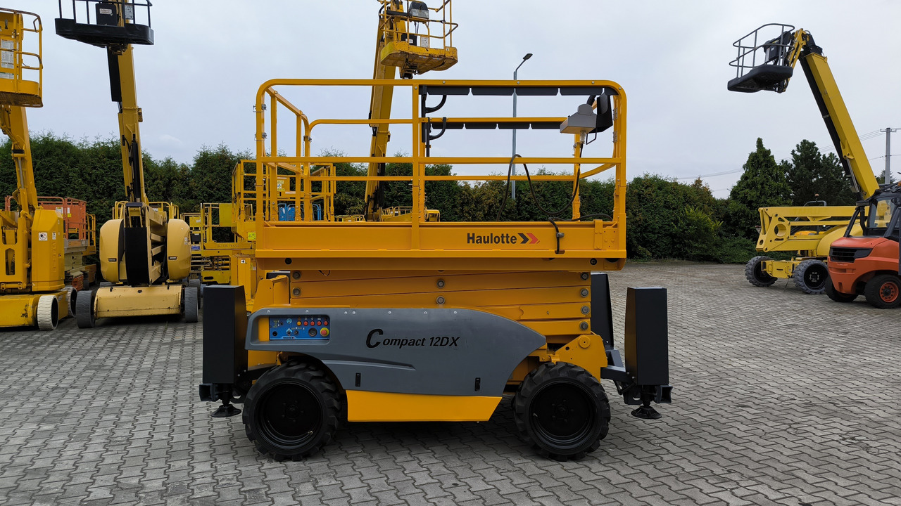 HAULOTTE Compact 12 DX - Nacelle ciseaux: photos 2 HAULOTTE Compact 12 DX - Nacelle ciseaux: photos 2