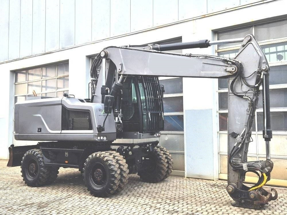 CAT M 320 F - Pelle sur pneus: photos 4 CAT M 320 F - Pelle sur pneus: photos 4