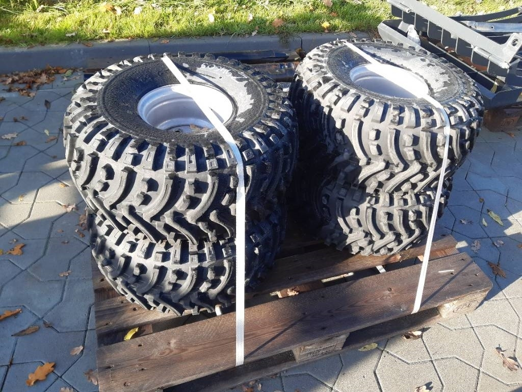 GiANT Reifensatz SK201D 22x11-8 - Pneu pour Engins de chantier: photos 2 GiANT Reifensatz SK201D 22x11-8 - Pneu pour Engins de chantier: photos 2