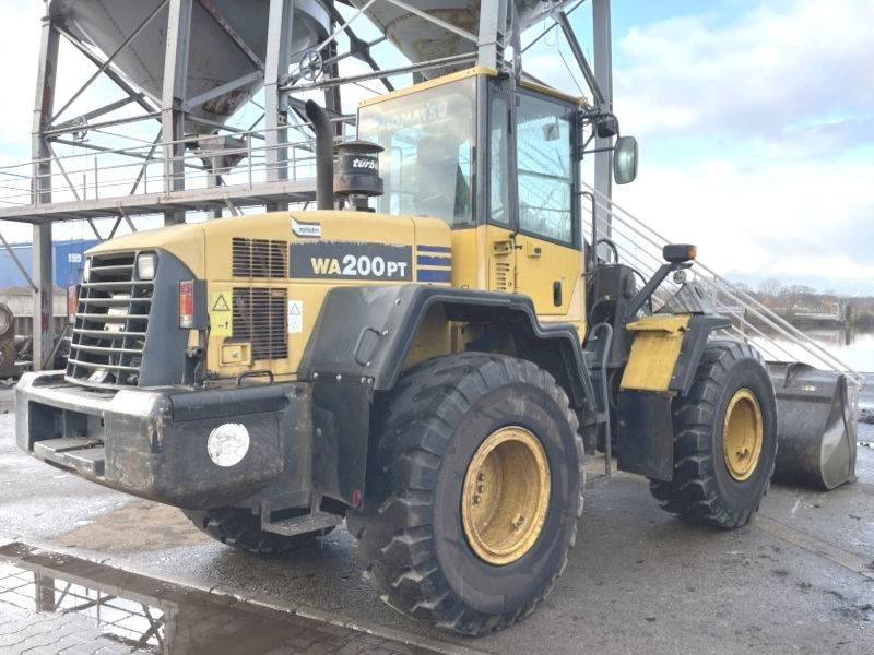 Komatsu WA 200 PT-5 - Chargeuse sur pneus: photos 4 Komatsu WA 200 PT-5 - Chargeuse sur pneus: photos 4