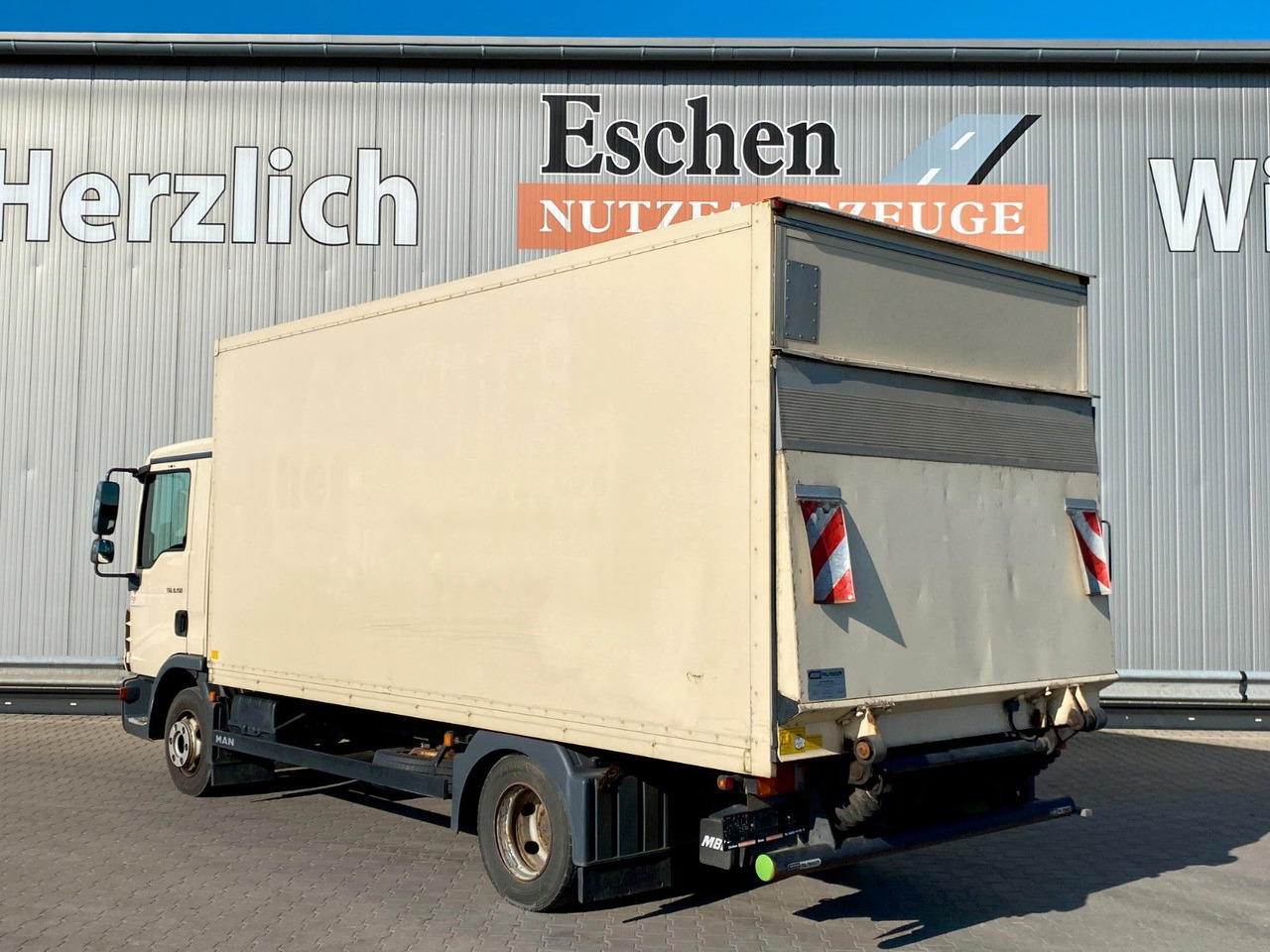MAN TGL 8.150 Blatt/Blatt*5,5mKoffer*LBW*Seitentür MAN TGL 8.150 Blatt/Blatt*5,5mKoffer*LBW*Seitentür - Fourgon grand volume: photos 3 MAN TGL 8.150 Blatt/Blatt*5,5mKoffer*LBW*Seitentür MAN TGL 8.150 Blatt/Blatt*5,5mKoffer*LBW*Seitentür - Fourgon grand volume: photos 3