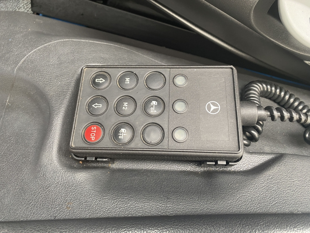 Camion citerne Mercedes-Benz 1318 L Atego: photos 12