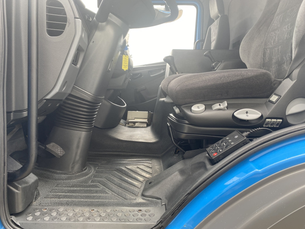 Camion citerne Mercedes-Benz 1318 L Atego: photos 13
