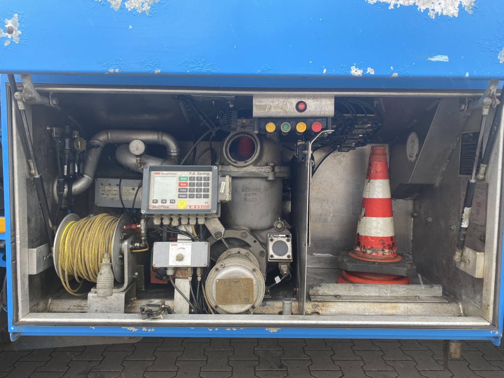 Camion citerne Mercedes-Benz 1318 L Atego: photos 9