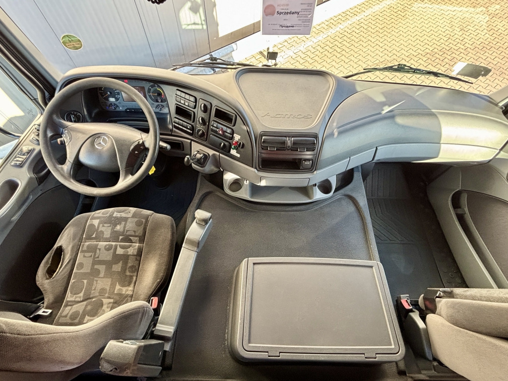 Camion plateau, Camion grue Mercedes-Benz 1832 L / Terex 85.2-A3 Faltkran: photos 20