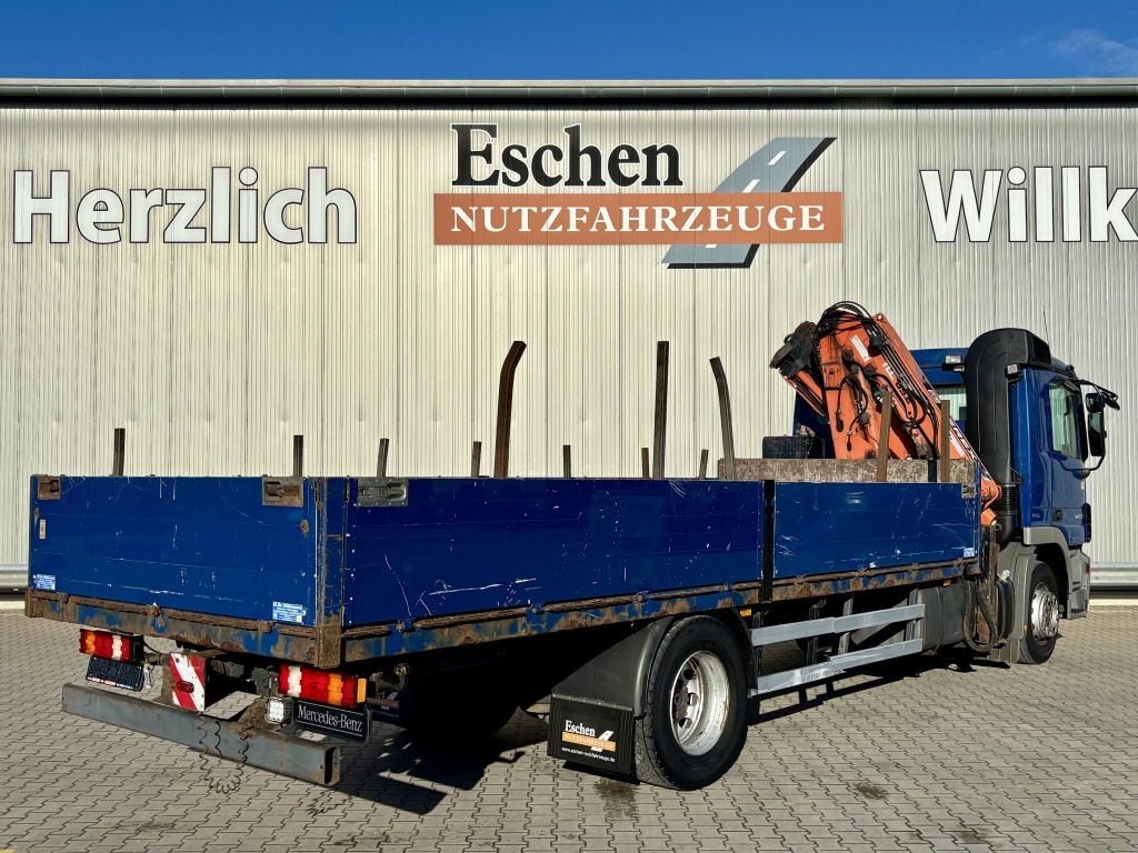 Camion plateau, Camion grue Mercedes-Benz 1832 L / Terex 85.2-A3 Faltkran: photos 6