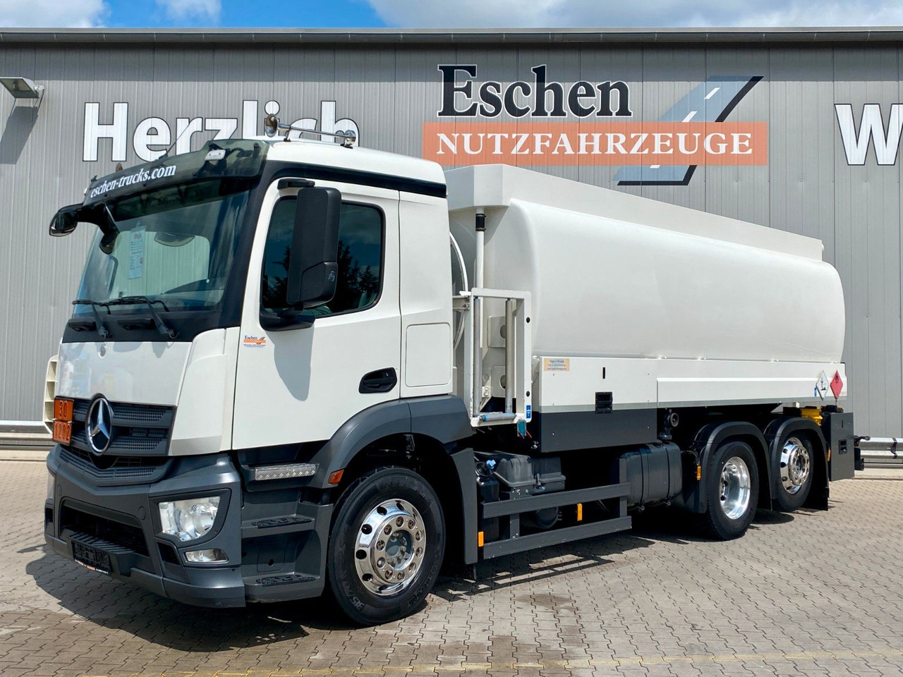 Mercedes-Benz 2540 Antos | A3*3x Kammern/20.990ltr*Kamera*Navi - Camion citerne: photos 1 Mercedes-Benz 2540 Antos | A3*3x Kammern/20.990ltr*Kamera*Navi - Camion citerne: photos 1