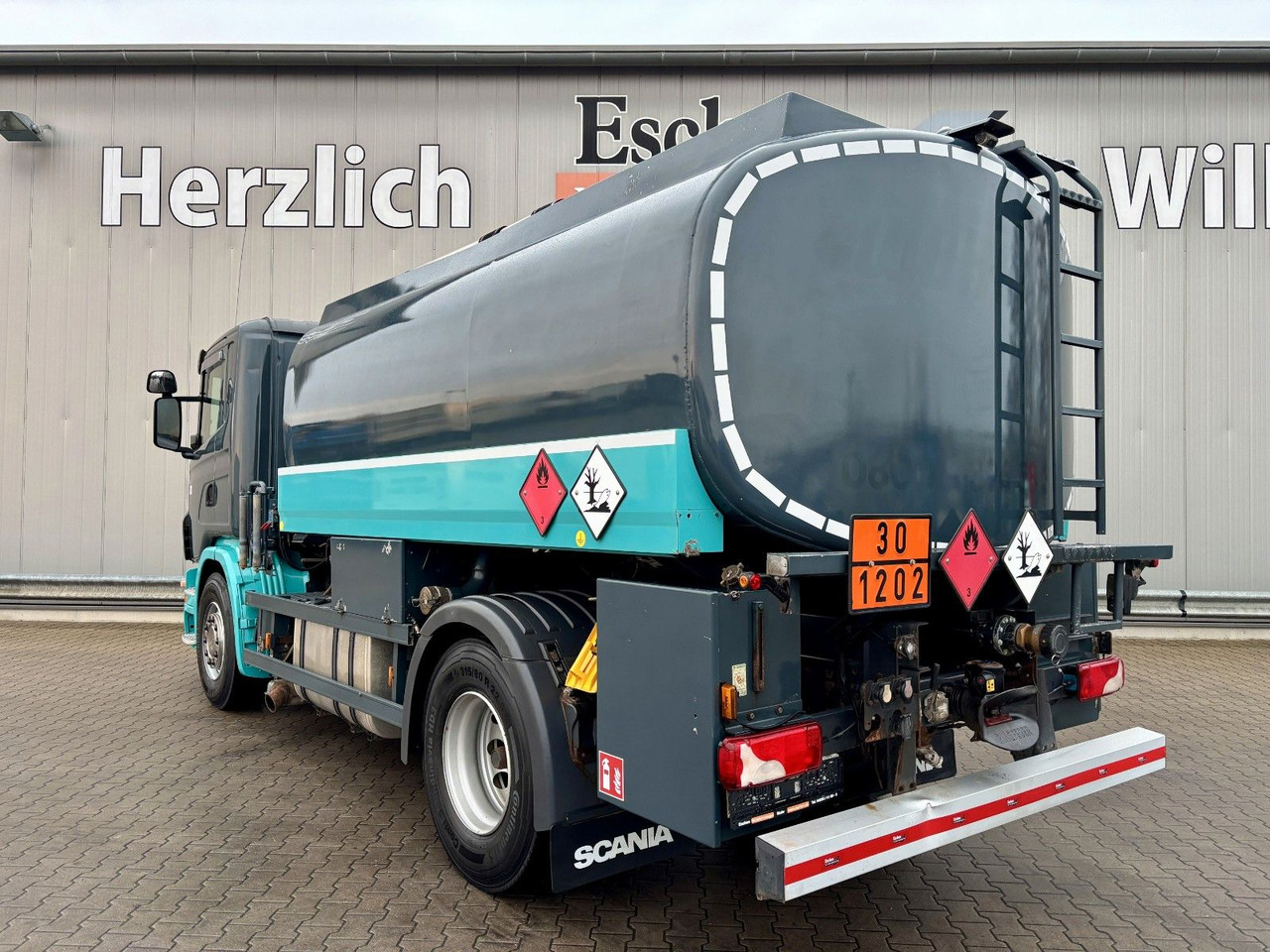 Scania G420 Esterer A3 | 2x Kammern*Oben/Unten*Retarder - Camion citerne: photos 3 Scania G420 Esterer A3 | 2x Kammern*Oben/Unten*Retarder - Camion citerne: photos 3