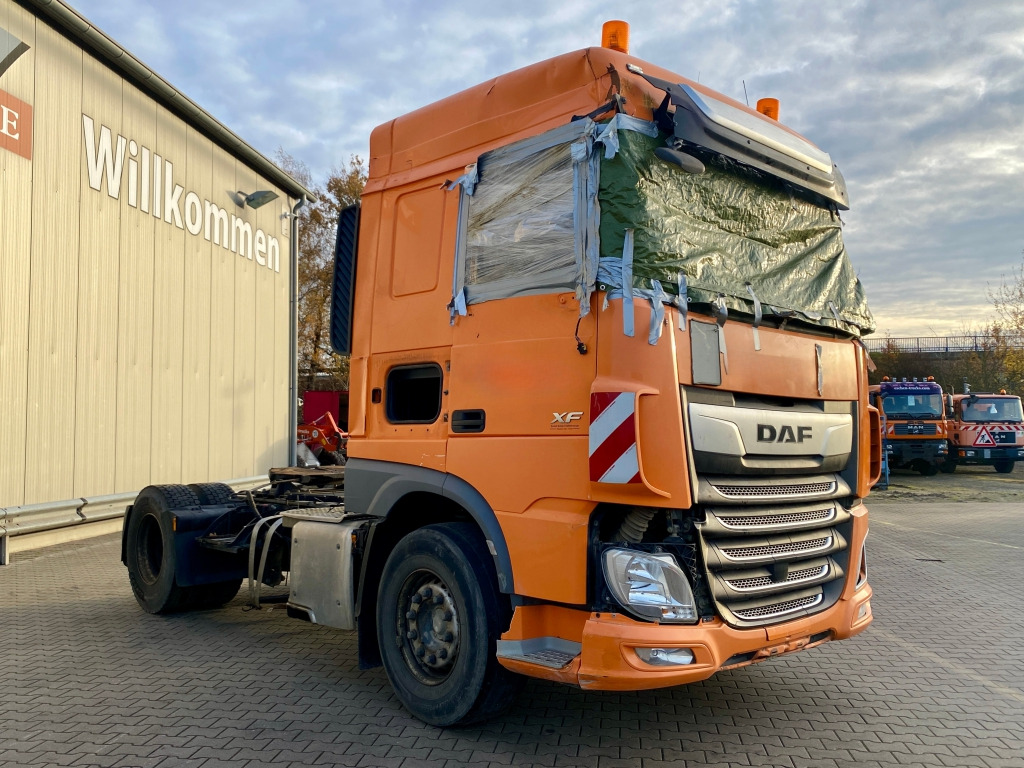 DAF XF 450 / UNFALL - Tracteur routier: photos 2 DAF XF 450 / UNFALL - Tracteur routier: photos 2