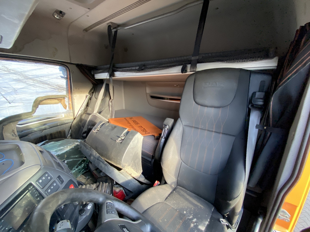 DAF XF 450 / UNFALL - Tracteur routier: photos 5 DAF XF 450 / UNFALL - Tracteur routier: photos 5