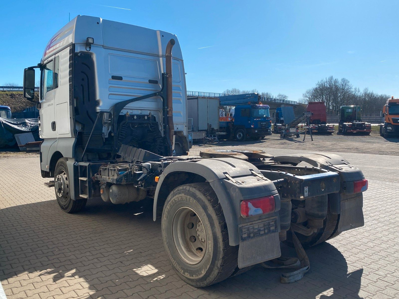 MAN TGX 18.460 4x4 H | Motorschaden*XLX*Standklima - Tracteur routier: photos 2 MAN TGX 18.460 4x4 H | Motorschaden*XLX*Standklima - Tracteur routier: photos 2