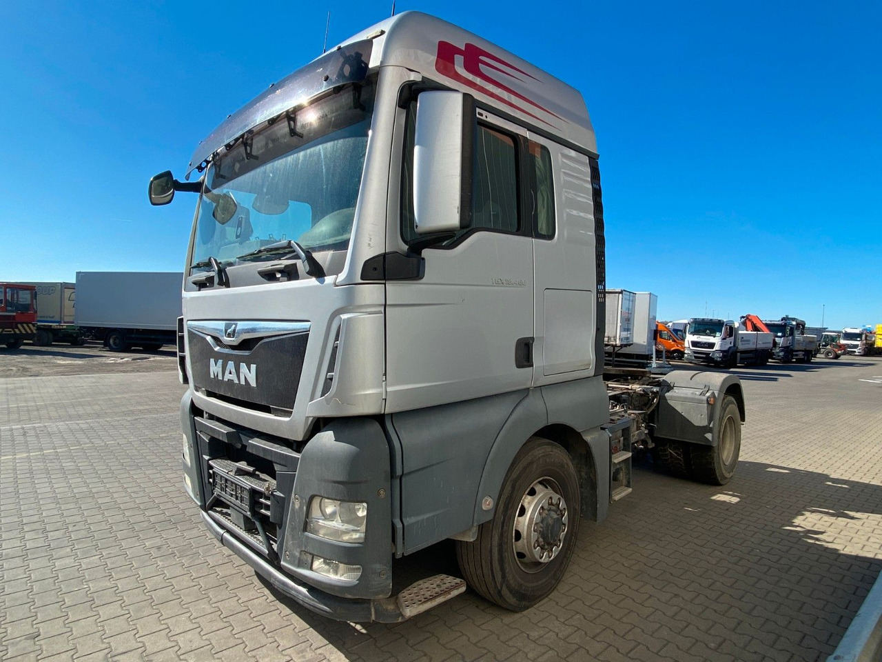 MAN TGX 18.460 4x4 H | Motorschaden*XLX*Standklima - Tracteur routier: photos 1 MAN TGX 18.460 4x4 H | Motorschaden*XLX*Standklima - Tracteur routier: photos 1