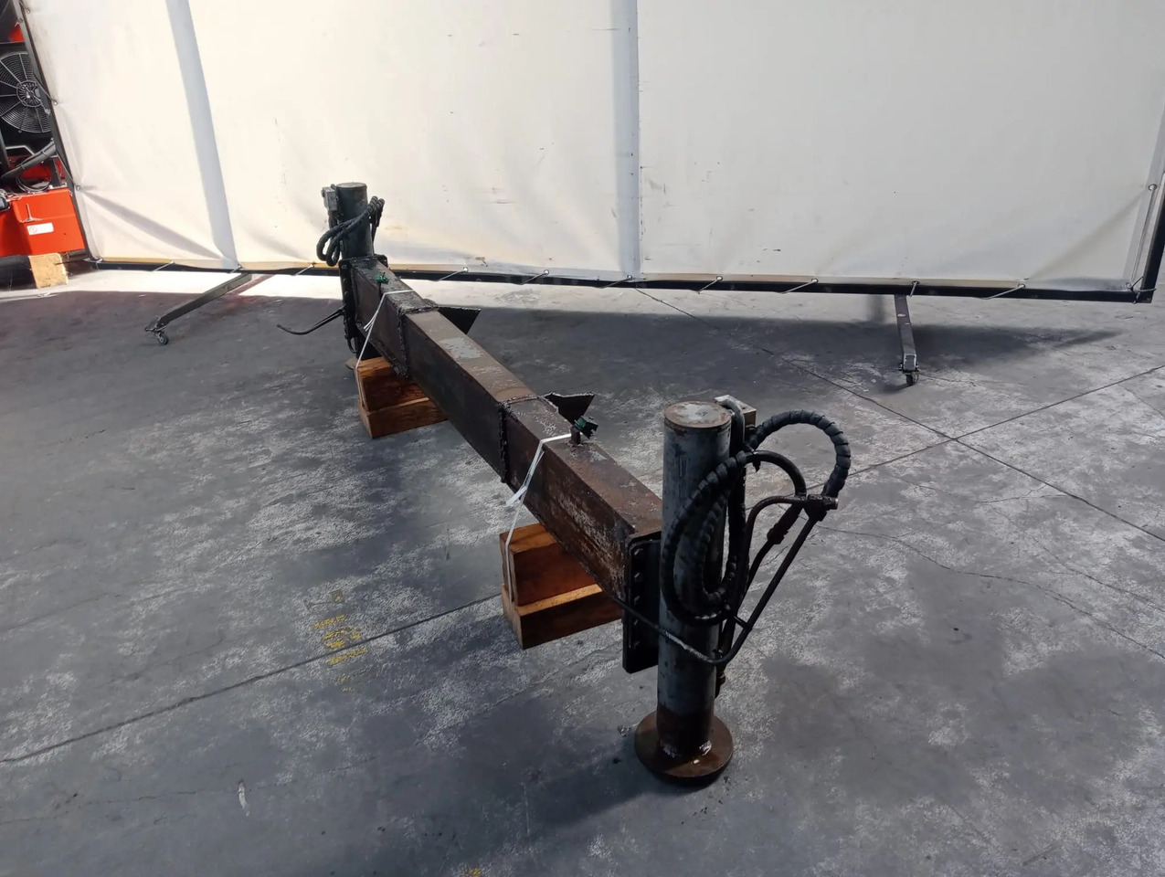 Estabilizador fijo a 2.300 mm - Accessoire pour Grue: photos 1 Estabilizador fijo a 2.300 mm - Accessoire pour Grue: photos 1