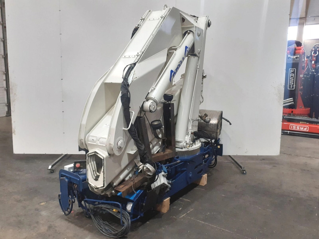 Grúa Cormach 28000 E4 - Grue auxiliaire pour Camion: photos 4 Grúa Cormach 28000 E4 - Grue auxiliaire pour Camion: photos 4