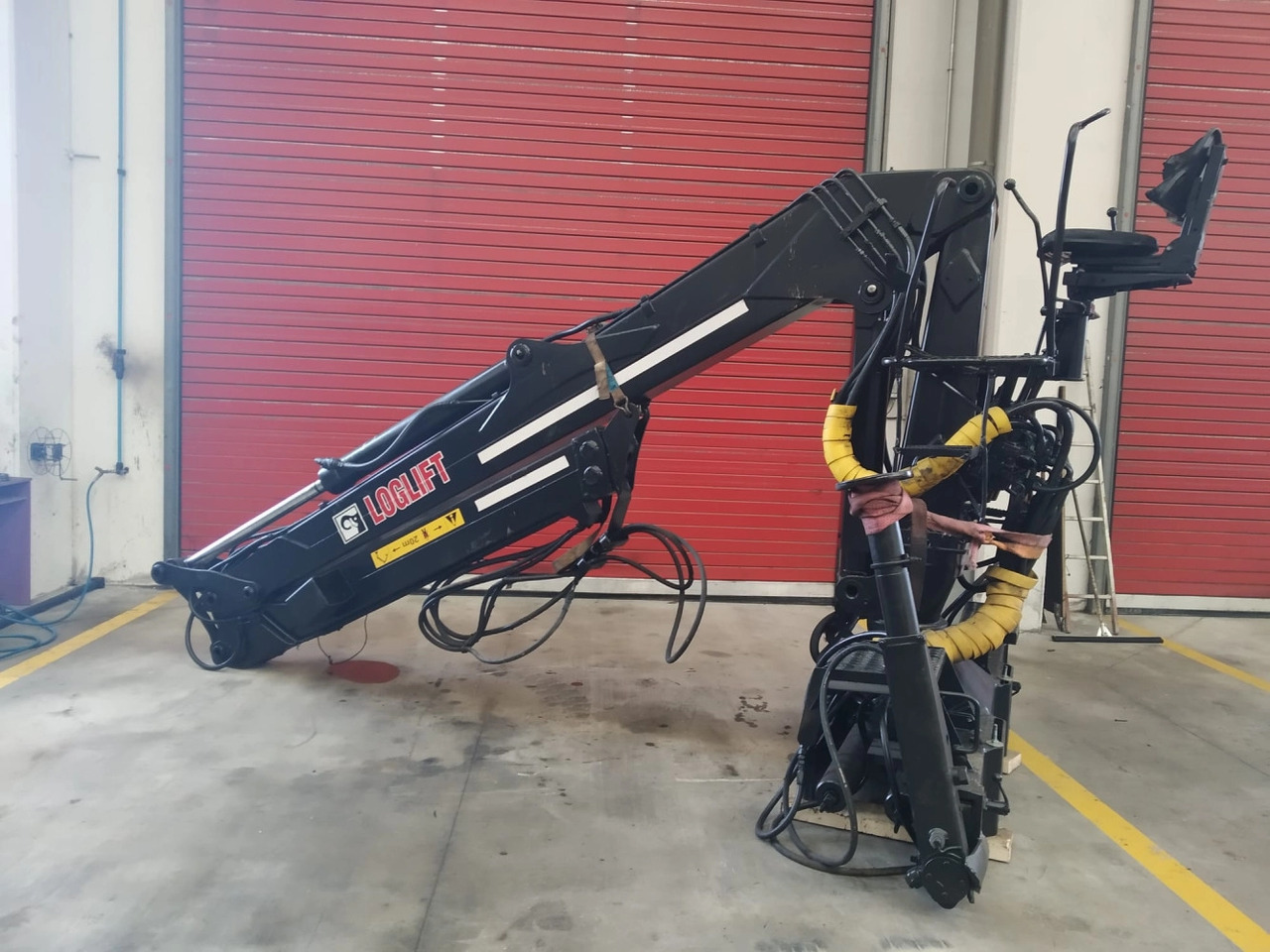 Grúa LOGLIFT 120S79R - Grue auxiliaire pour Camion: photos 1 Grúa LOGLIFT 120S79R - Grue auxiliaire pour Camion: photos 1