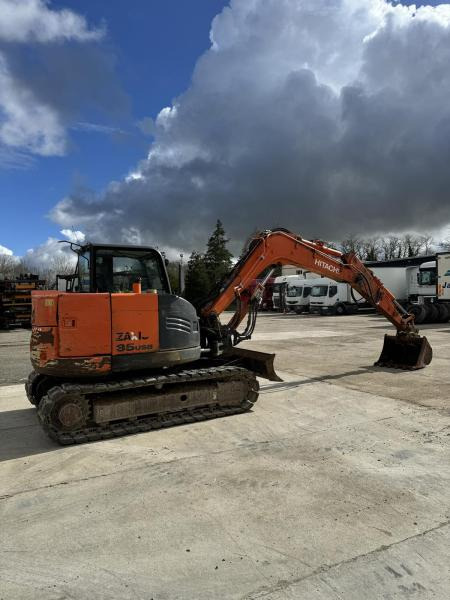 Hitachi ZX85USB-5A - Pelle sur chenille: photos 2 Hitachi ZX85USB-5A - Pelle sur chenille: photos 2