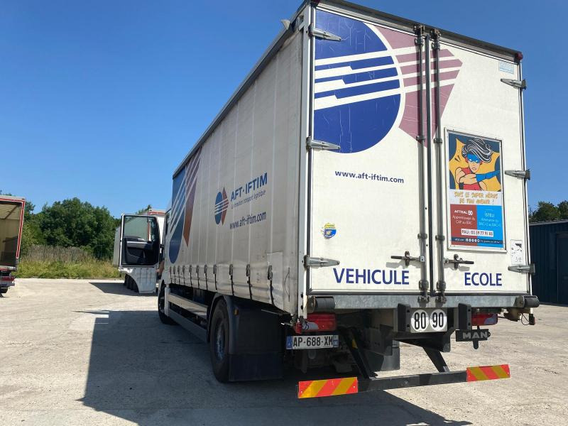 MAN TGX 18.360 - Camion à rideaux coulissants: photos 3 MAN TGX 18.360 - Camion à rideaux coulissants: photos 3