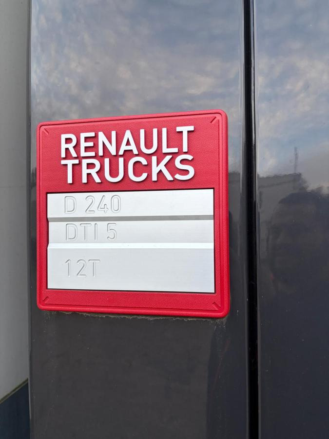 Renault D-Series 240.12 - Camion fourgon: photos 3 Renault D-Series 240.12 - Camion fourgon: photos 3