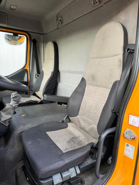 Renault Midlum 220 - Camion fourgon: photos 3 Renault Midlum 220 - Camion fourgon: photos 3