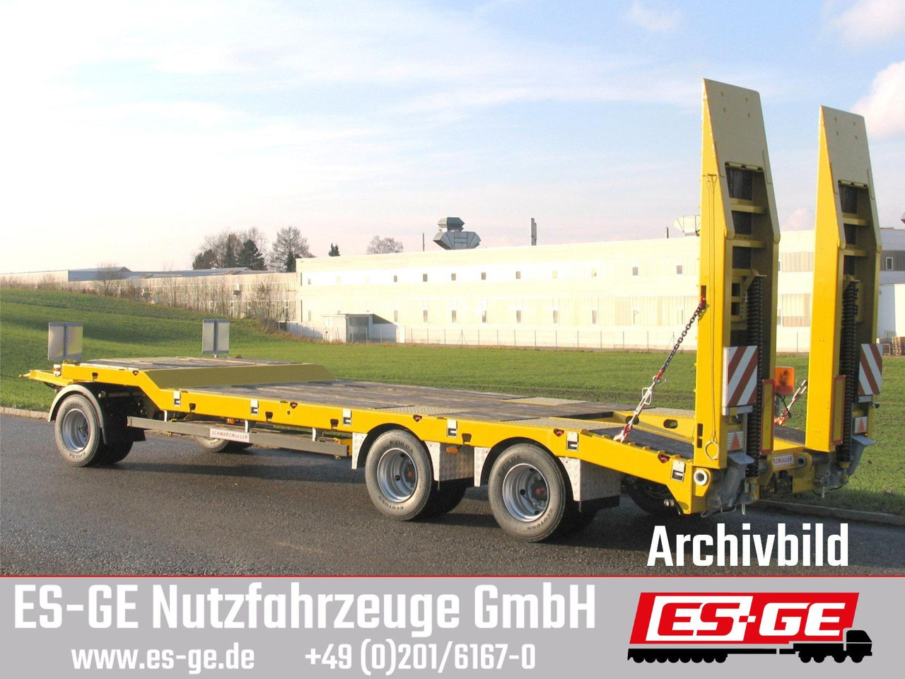 Schwarzmüller Tieflader mit gekröpftem Plateau - Remorque porte-engin surbaissée: photos 1 Schwarzmüller Tieflader mit gekröpftem Plateau - Remorque porte-engin surbaissée: photos 1