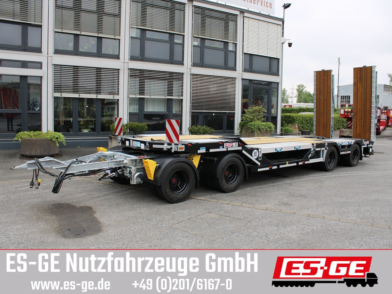 Schwarzmüller Tieflader mit gekröpftem Plateau - Remorque porte-engin surbaissée: photos 2 Schwarzmüller Tieflader mit gekröpftem Plateau - Remorque porte-engin surbaissée: photos 2