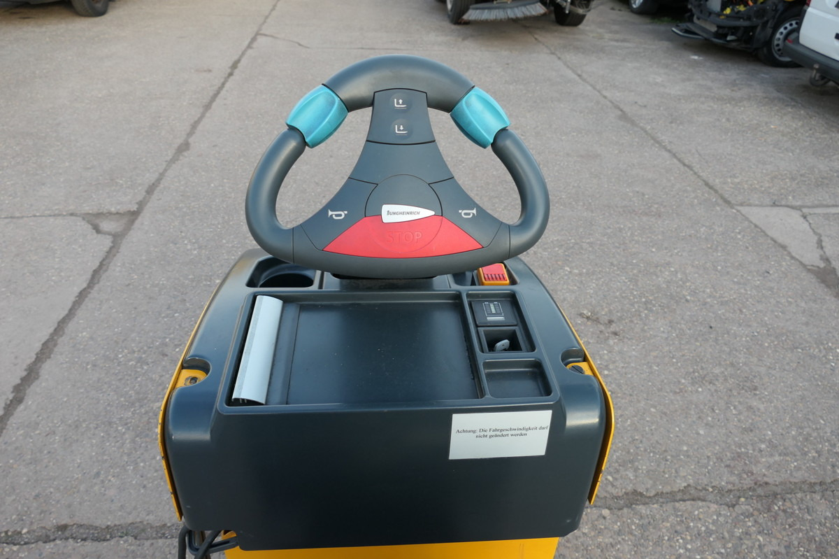 JUNGHEINRICH EZS 130 Schlepper Batterie 06/2021 - Autre matériel: photos 5 JUNGHEINRICH EZS 130 Schlepper Batterie 06/2021 - Autre matériel: photos 5