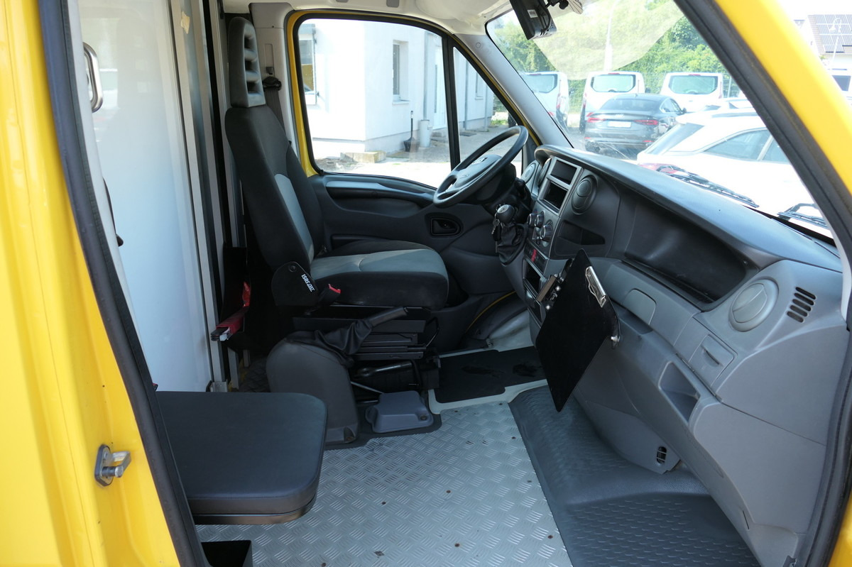 IVECO Daily 35 S11 C30C AUTOMATIK KAMERA Regale LUFT D - Fourgon grand volume: photos 5 IVECO Daily 35 S11 C30C AUTOMATIK KAMERA Regale LUFT D - Fourgon grand volume: photos 5