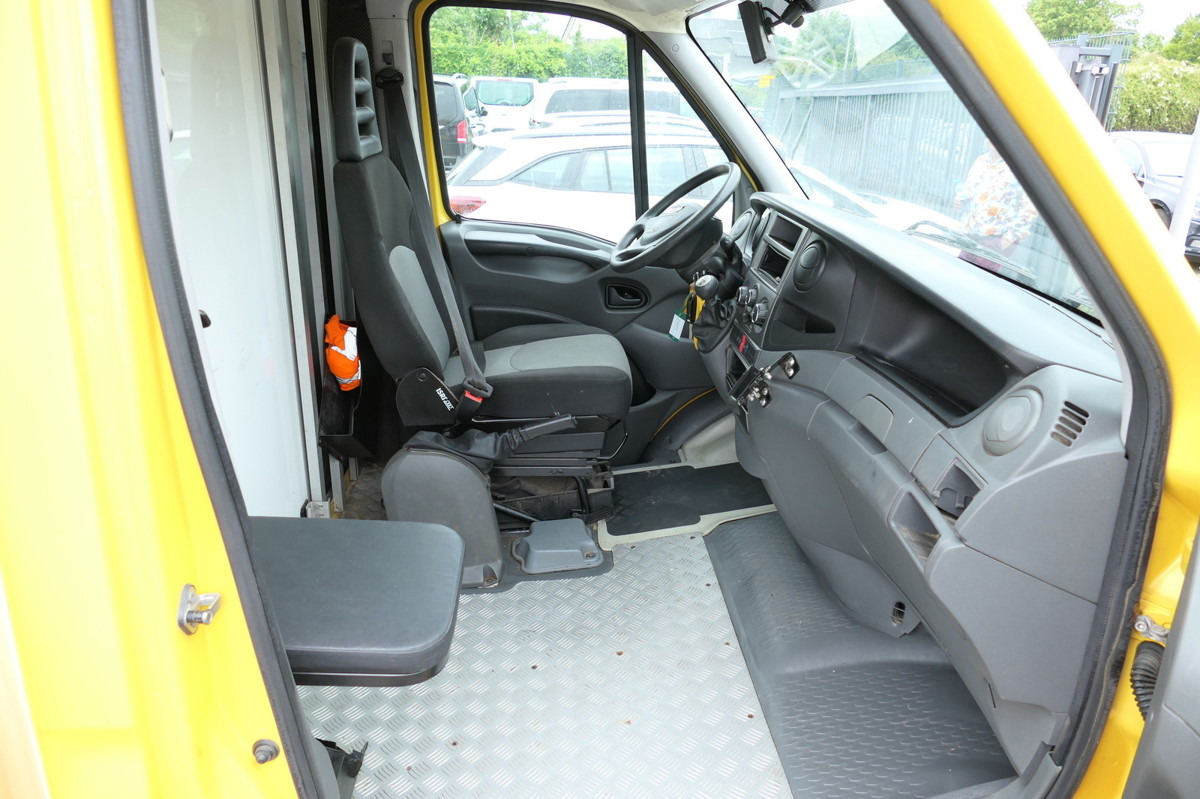 IVECO Daily 35 S11 C30C AUTOMATIK KAMERA Regale LUFT D - Fourgon grand volume: photos 5 IVECO Daily 35 S11 C30C AUTOMATIK KAMERA Regale LUFT D - Fourgon grand volume: photos 5