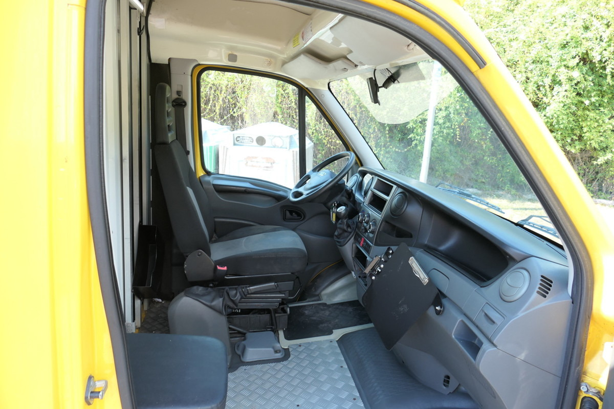 IVECO Daily 35 S11 C30C AUTOMATIK KAMERA Regale LUFT D - Fourgon grand volume: photos 5 IVECO Daily 35 S11 C30C AUTOMATIK KAMERA Regale LUFT D - Fourgon grand volume: photos 5