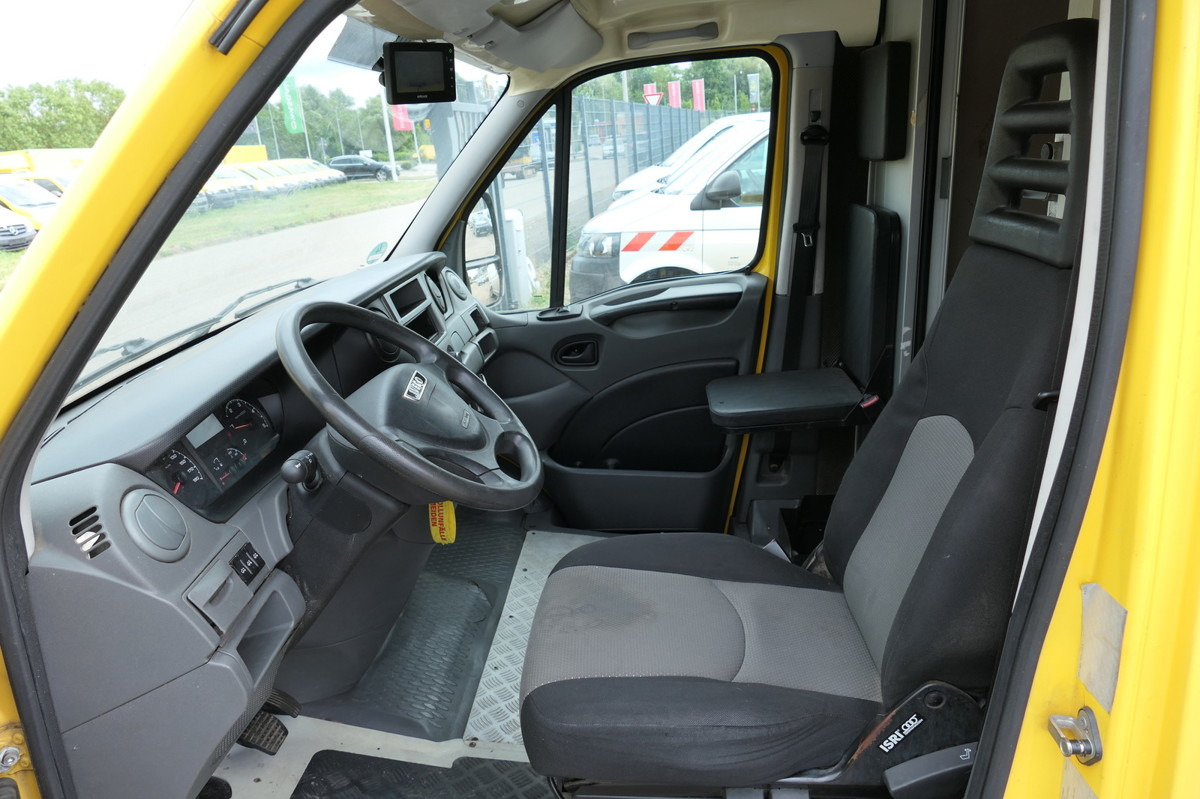 IVECO Daily 35 S11 C30C AUTOMATIK KAMERA Regale LUFT D - Fourgon grand volume: photos 5 IVECO Daily 35 S11 C30C AUTOMATIK KAMERA Regale LUFT D - Fourgon grand volume: photos 5