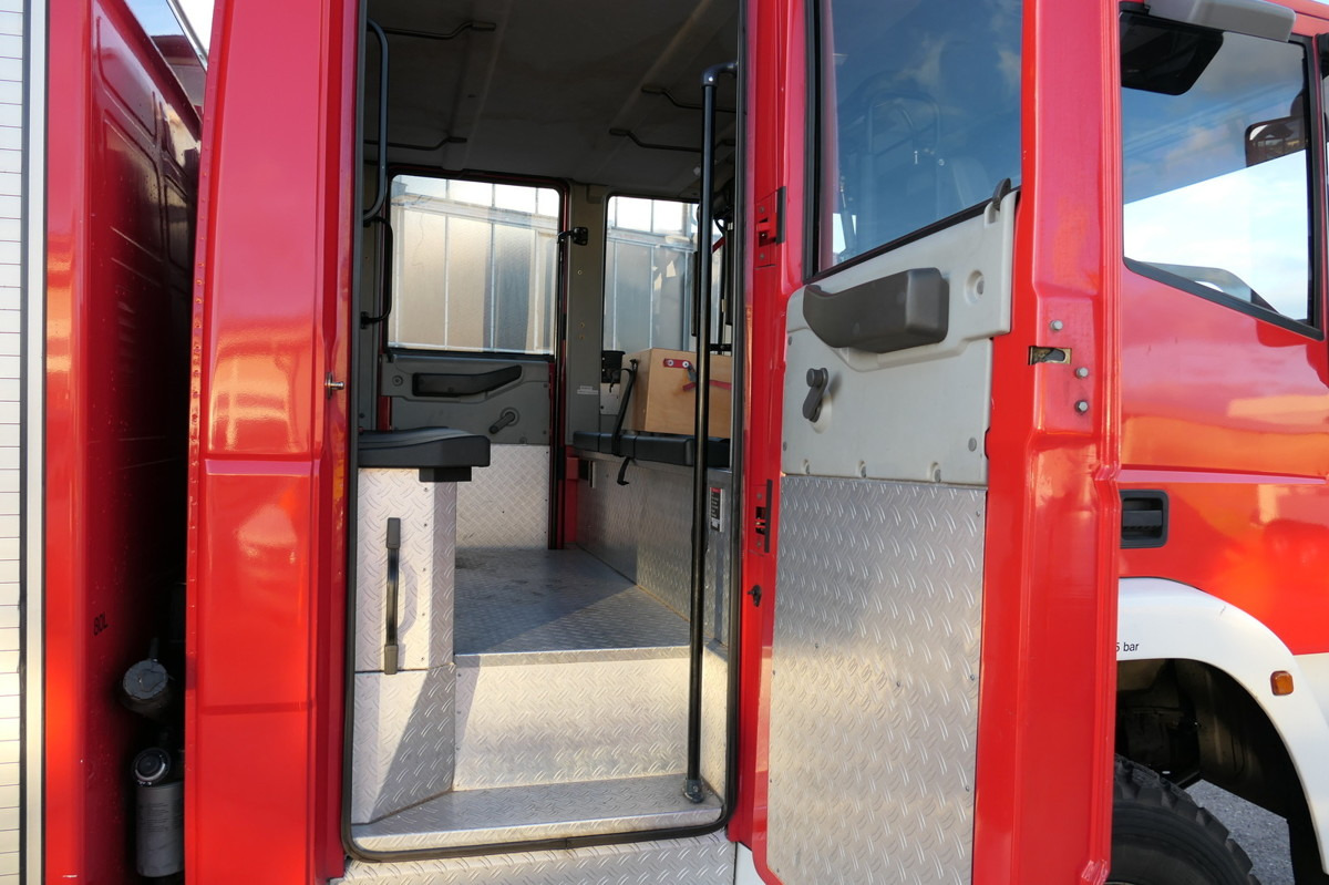 IVECO FF 95 E LF 8 DoKa AHK 4X4 SFZ FEUERWEHR Einzelbe en crédit-bail IVECO FF 95 E LF 8 DoKa AHK 4X4 SFZ FEUERWEHR Einzelbe: photos 10