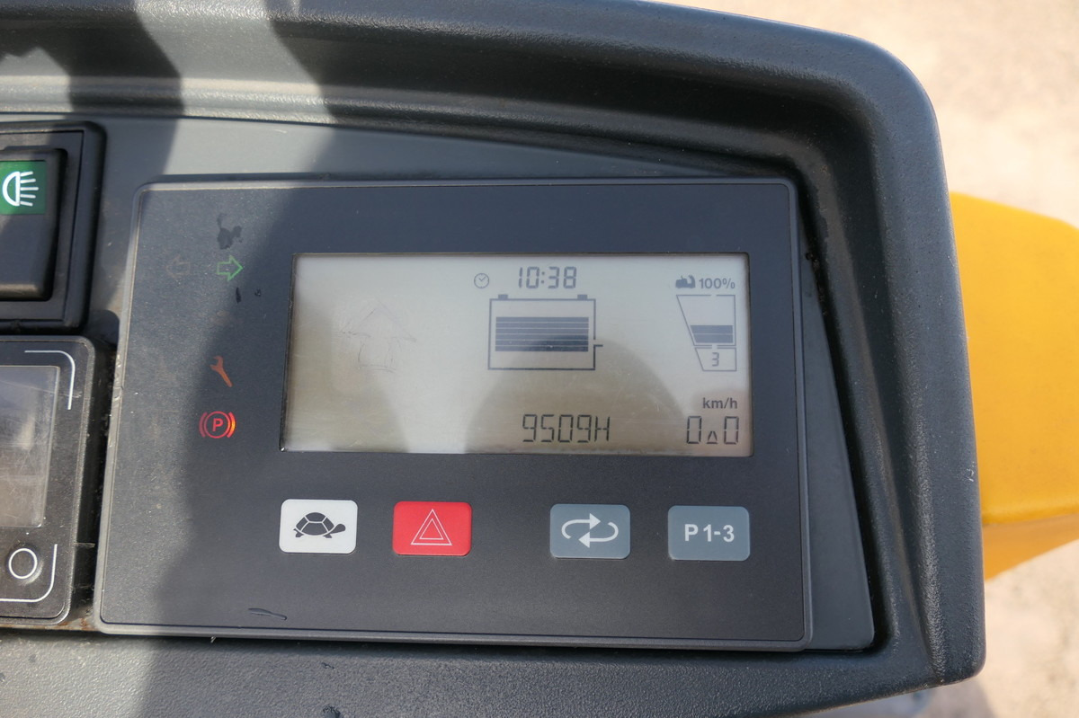 Chariot tracteur JUNGHEINRICH EZS 570 Schlepper Batterie 20/2017: photos 7 Chariot tracteur JUNGHEINRICH EZS 570 Schlepper Batterie 20/2017: photos 7